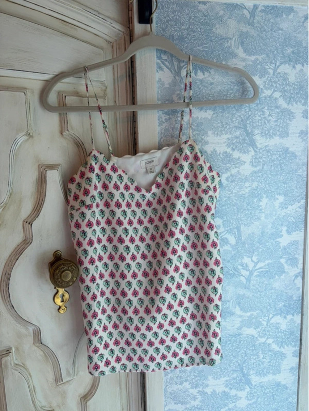 J Crew tank scallop edges